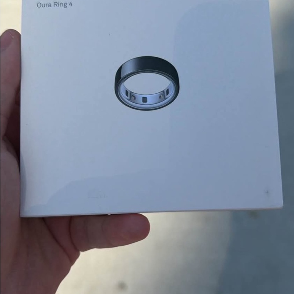 Oura Ring 4 Silver and Black Smart Ring